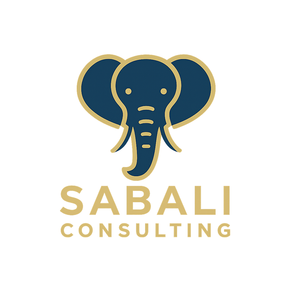 About Logo von Sabali Consulting mit goldenem Elefantenkopf und dunkelblauer Innenfläche, kombiniert mit goldener Schrift